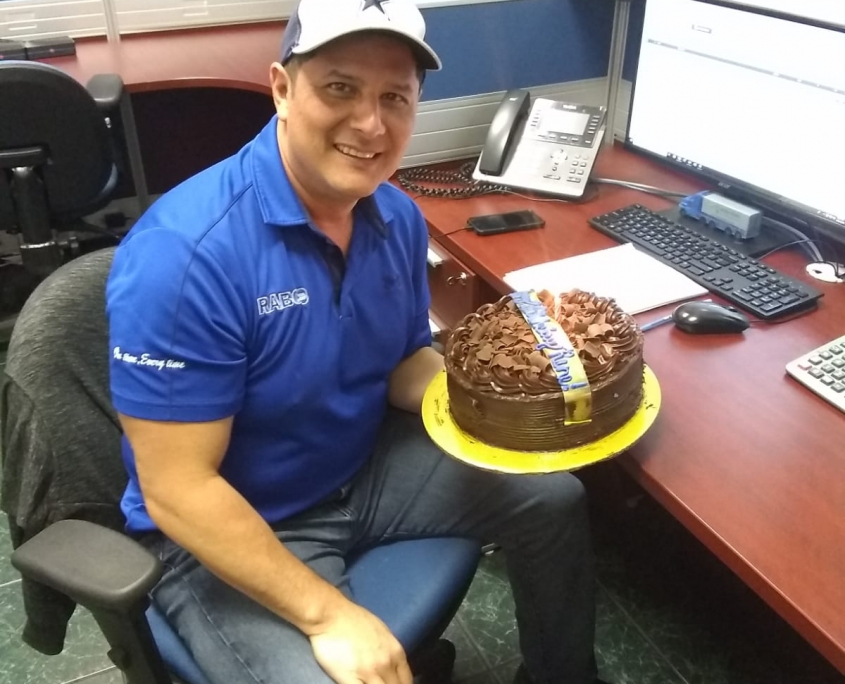 Celebrando Cumpleaños de Rene